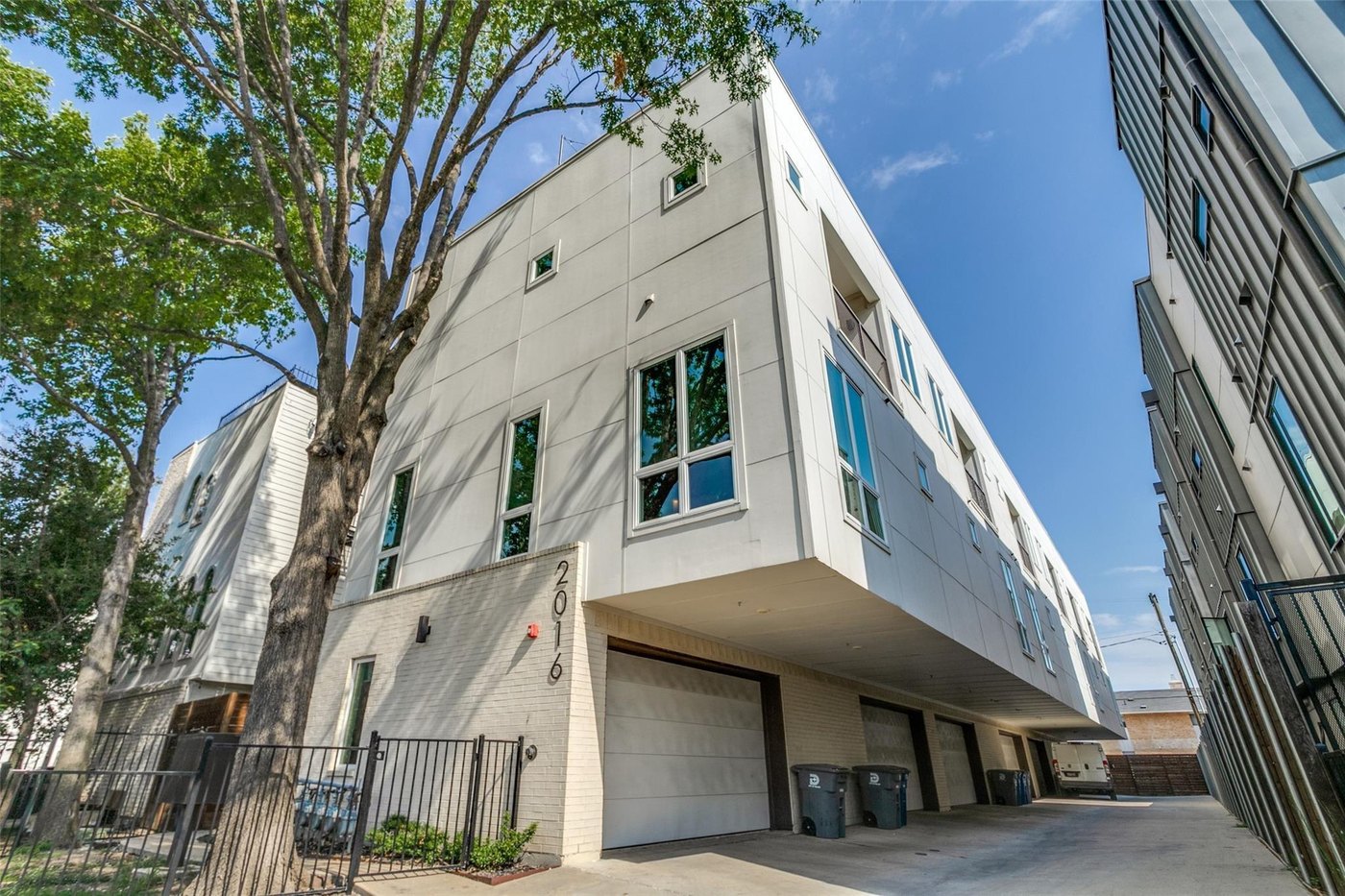 2016 N Fitzhugh Ave #104 Dallas modern condo with rooftop terrace for lease