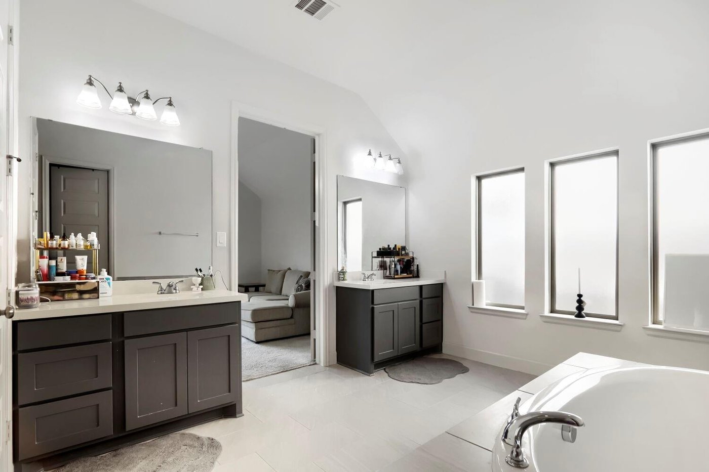Primary bathroom at 20431 Yearling Pasture Ln, Tomball