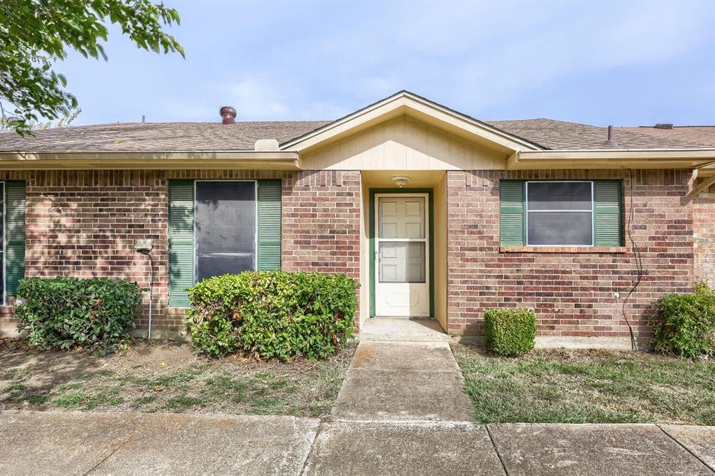 22 E Townhouse Ln #31 Grand Prairie TX home for lease
