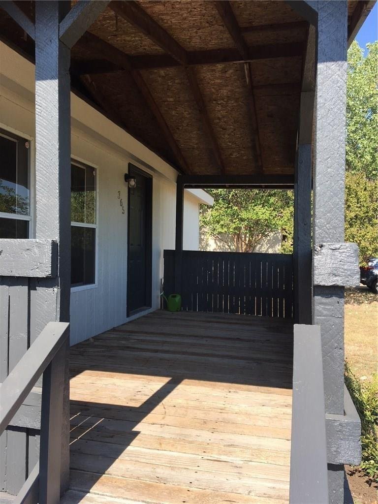 Covered front porch at 365 Darrell Rd, Roanoke