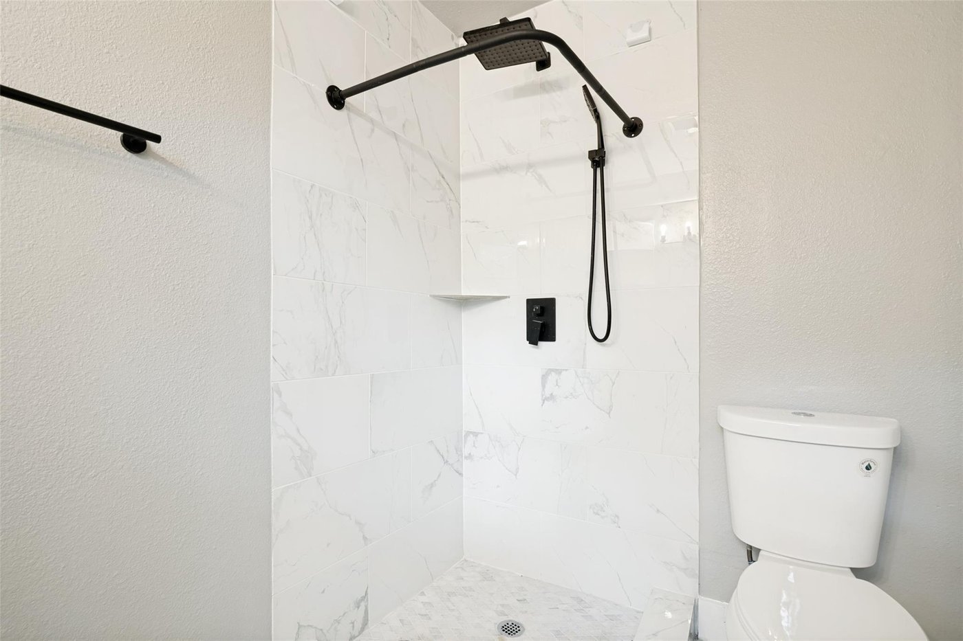 Shower at 4401 Ivy Dr, Mesquite