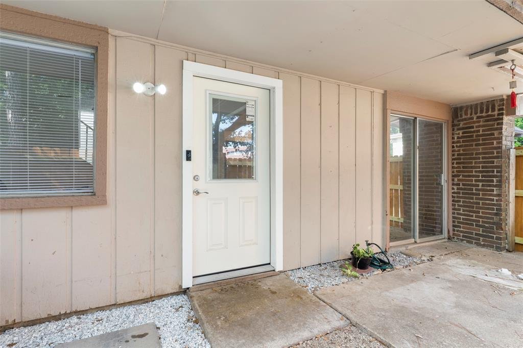 Front entry at 4414 Westminster Dr, Irving