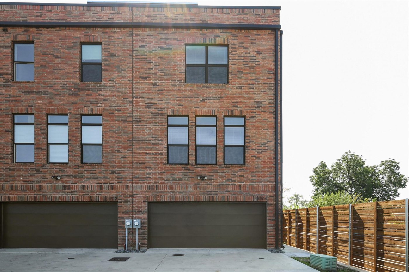 4904 Lexington Ct Dallas modern townhome with rooftop deck for lease