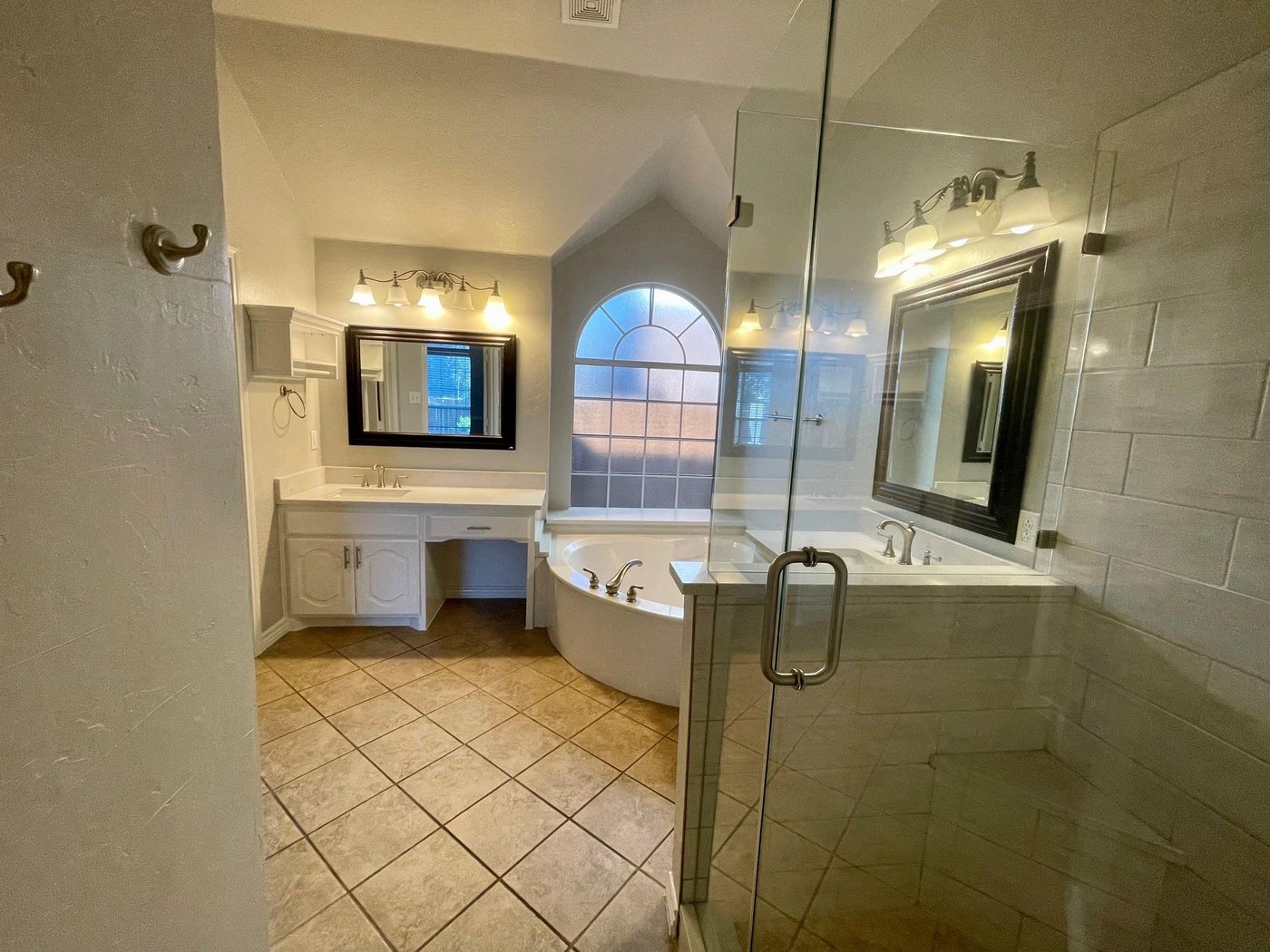 Primary bath with garden tub and separate shower at 6505 Josephine Dr, Arlington